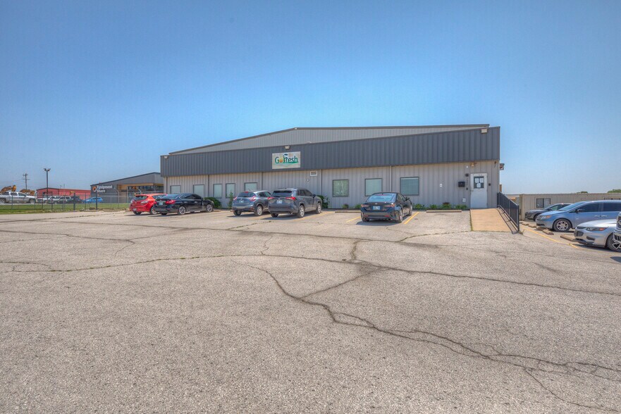 1691 N 161st East Ave, Tulsa, OK à vendre - Photo du bâtiment - Image 3 de 35