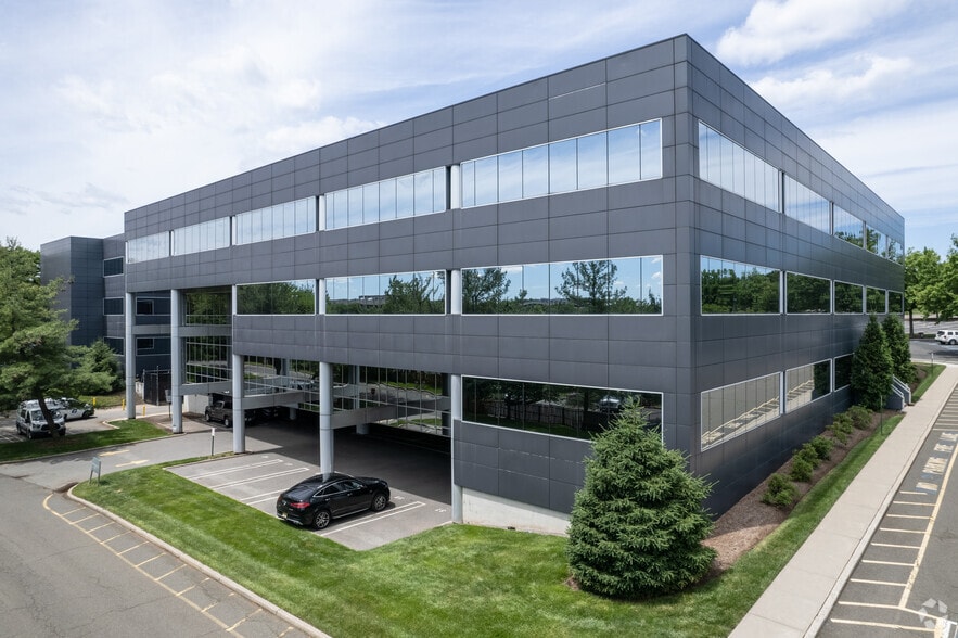 115 W Century Rd, Paramus, NJ for lease - Building Photo - Image 2 of 6