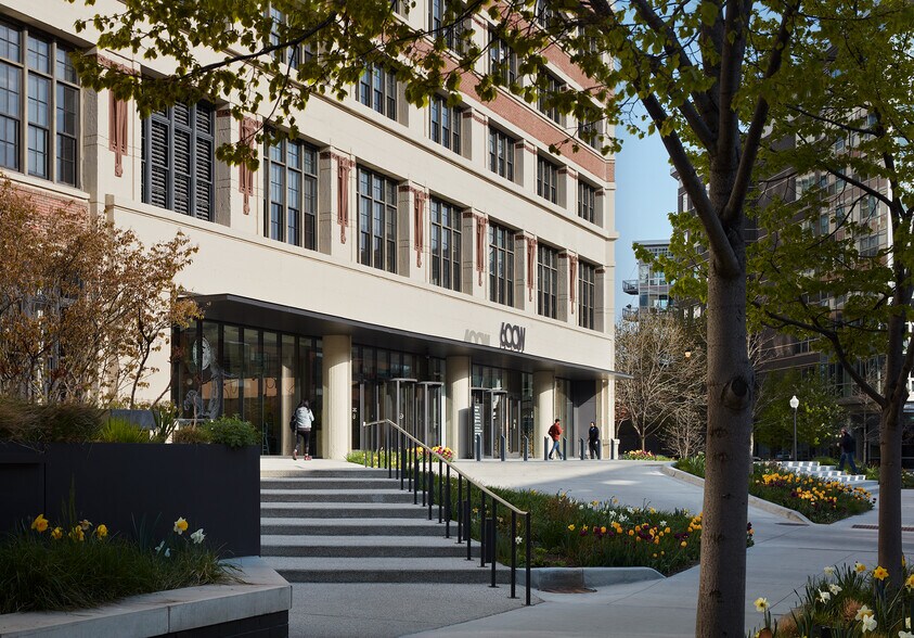 600 W Chicago Ave, Chicago, IL à louer - Photo du bâtiment - Image 3 de 22