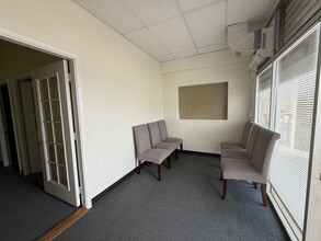 99-205 Moanalua Rd, Aiea, HI for lease Interior Photo- Image 2 of 15