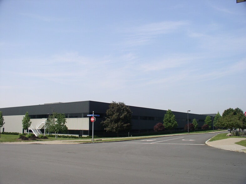 156-250 Wallace Way, Rochester, NY for lease - Building Photo - Image 3 of 4