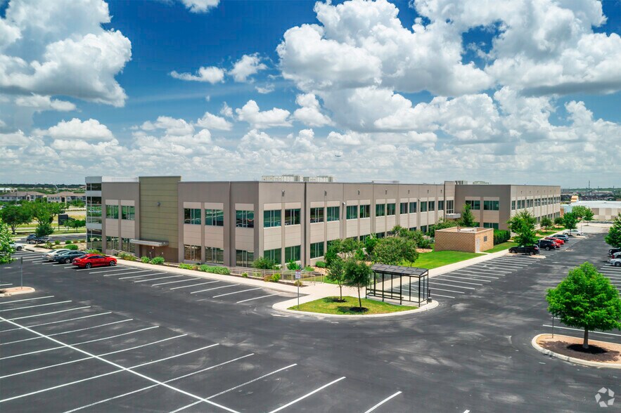9810 State Highway 151, San Antonio, TX à louer - Photo du bâtiment - Image 3 de 7