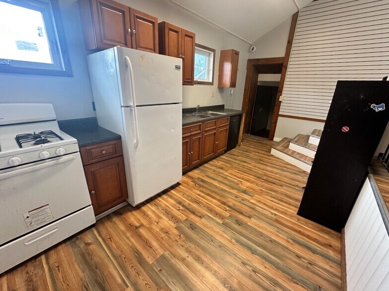 47 W Bridge St, Oswego, NY à vendre - Photo intérieure - Image 3 de 34