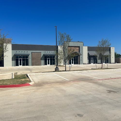 821 W New Hope Dr, Cedar Park, TX for lease - Building Photo - Image 1 of 3