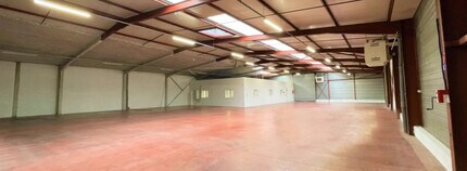 20-22 Avenue Du 24 Août 1944, Corbas for lease Interior Photo- Image 2 of 7