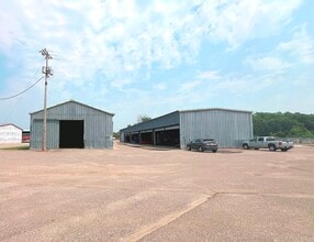 609 13th Ave NE, Little Falls, MN à louer Photo du bâtiment- Image 2 de 4