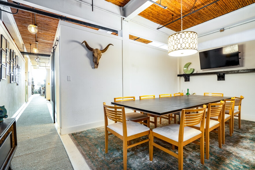 585 Wells St SW, Atlanta, GA for sale - Interior Photo - Image 3 of 8