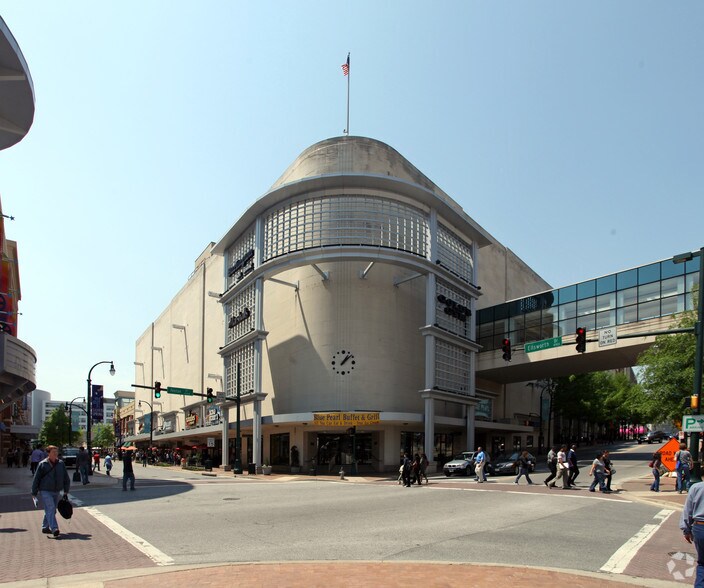 8661 Colesville Rd, Silver Spring, MD à louer - Photo du bâtiment - Image 2 de 13