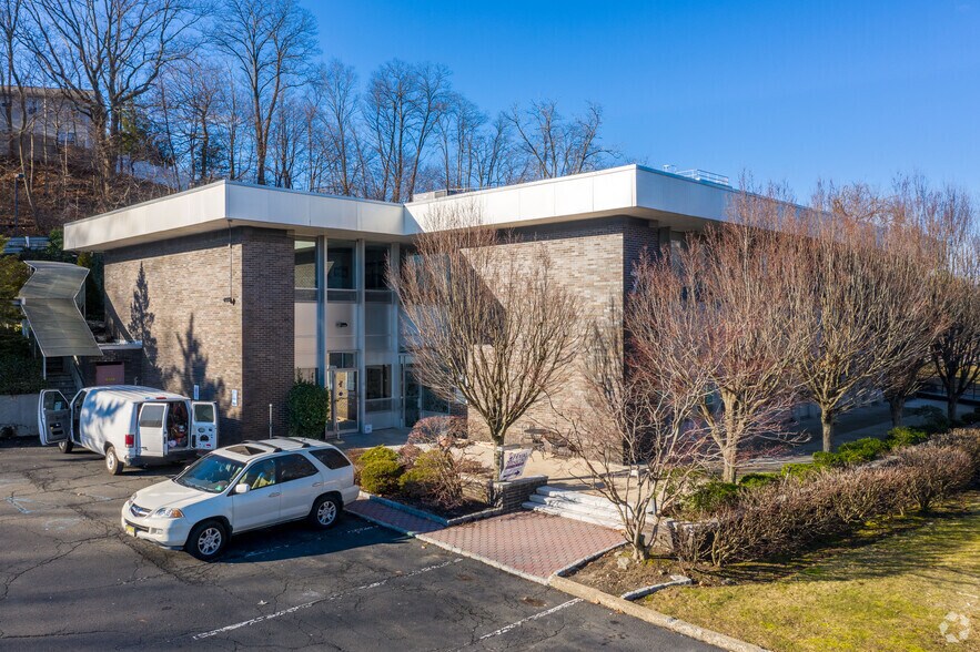 77 Tarrytown Rd, White Plains, NY à louer - Photo du bâtiment - Image 1 de 7