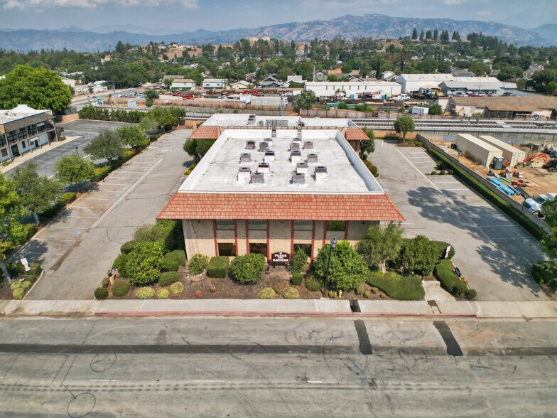 Plaza Del Rancho portefeuille de 17 propriétés à vendre sur LoopNet.ca - Photo du bâtiment - Image 2 de 39