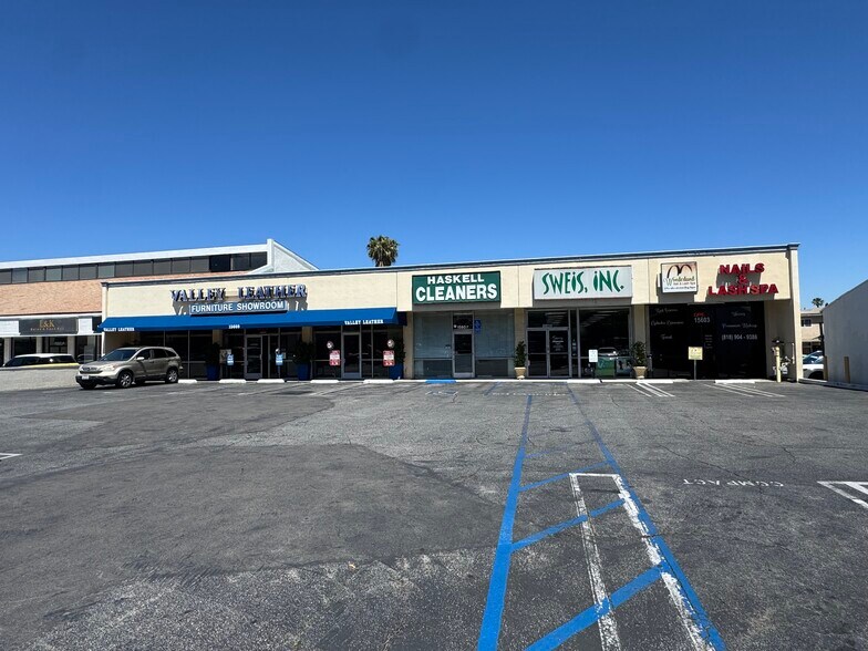 15605 Ventura Blvd, Encino, CA à louer - Photo du bâtiment - Image 3 de 5