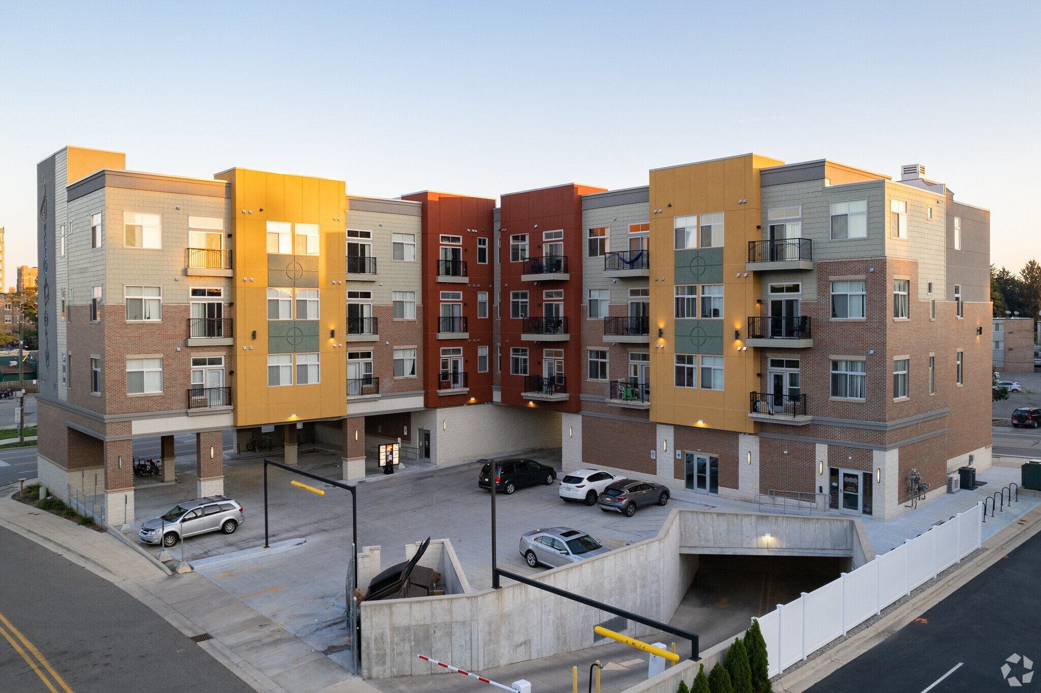 300 W Grand River Ave, East Lansing, MI à louer Photo du bâtiment- Image 1 de 4