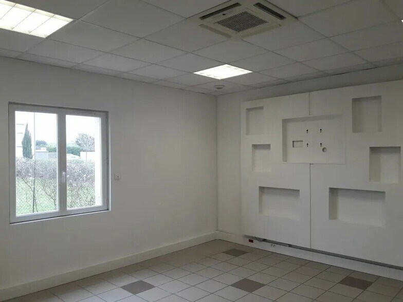 Bureau dans Châteaurenard à louer - Photo intérieure - Image 2 de 3