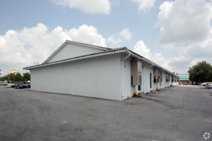 9001-9099 4th St N, Saint Petersburg, FL à louer - Photo du bâtiment - Image 2 de 4