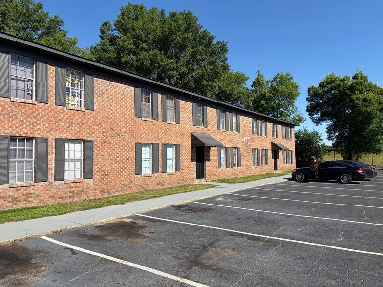 3815-3823 Baker Plaza Dr, Columbus, GA à vendre - Photo du bâtiment - Image 2 de 16