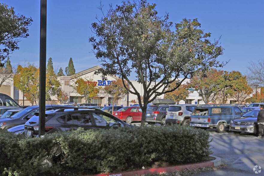 3250 Buskirk Ave, Pleasant Hill, CA à vendre - Photo du bâtiment - Image 2 de 10