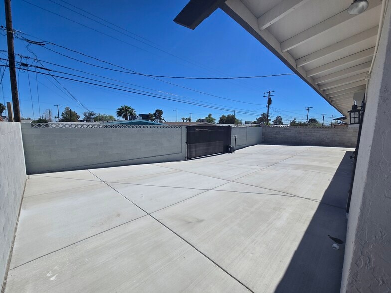 504 S Jones Blvd, Las Vegas, NV for lease - Building Photo - Image 3 of 23