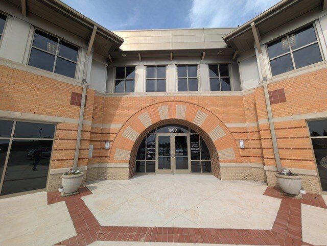 1600 E Beltline Ave NE, Grand Rapids, MI à louer - Photo du bâtiment - Image 2 de 8