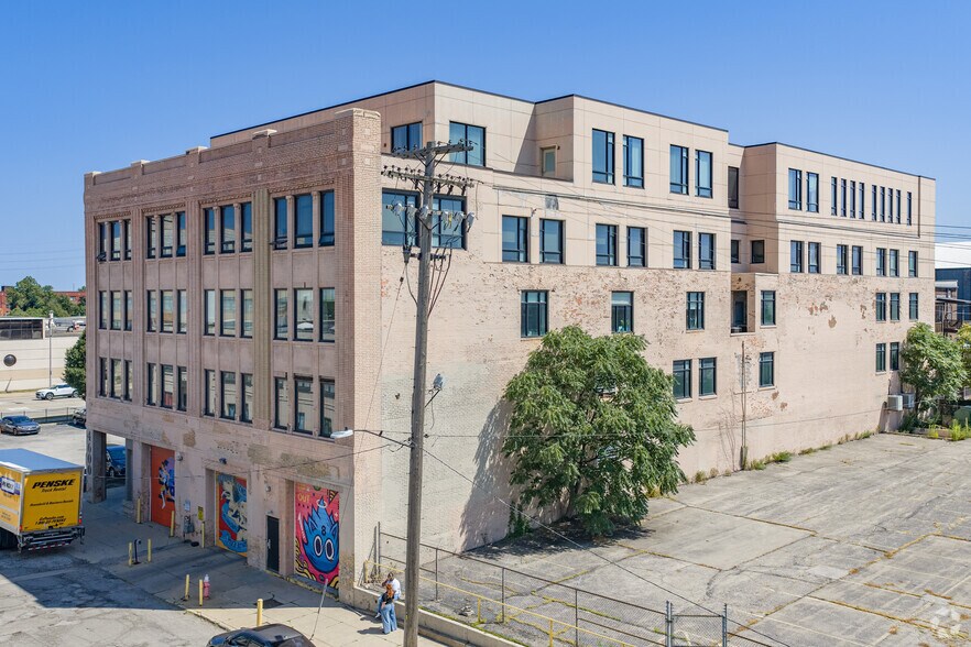 4600 Euclid Ave, Cleveland, OH à louer - Photo du bâtiment - Image 2 de 5