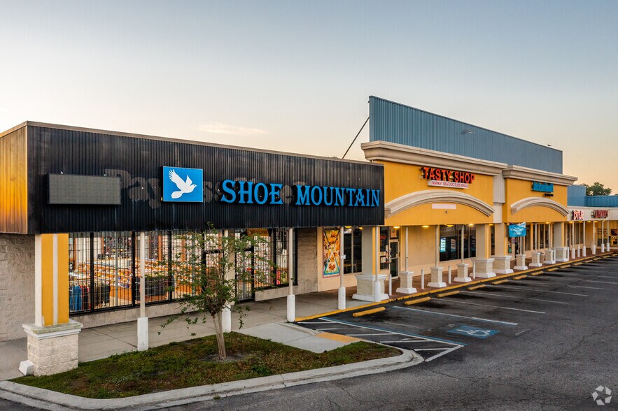 2211-2329 E Hillsborough Ave, Tampa, FL à louer - Photo du bâtiment - Image 2 de 19