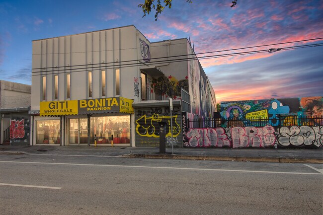 Plus de détails pour 2820-2824 NW 5th Ave, Miami, FL - Commerce de détail à louer