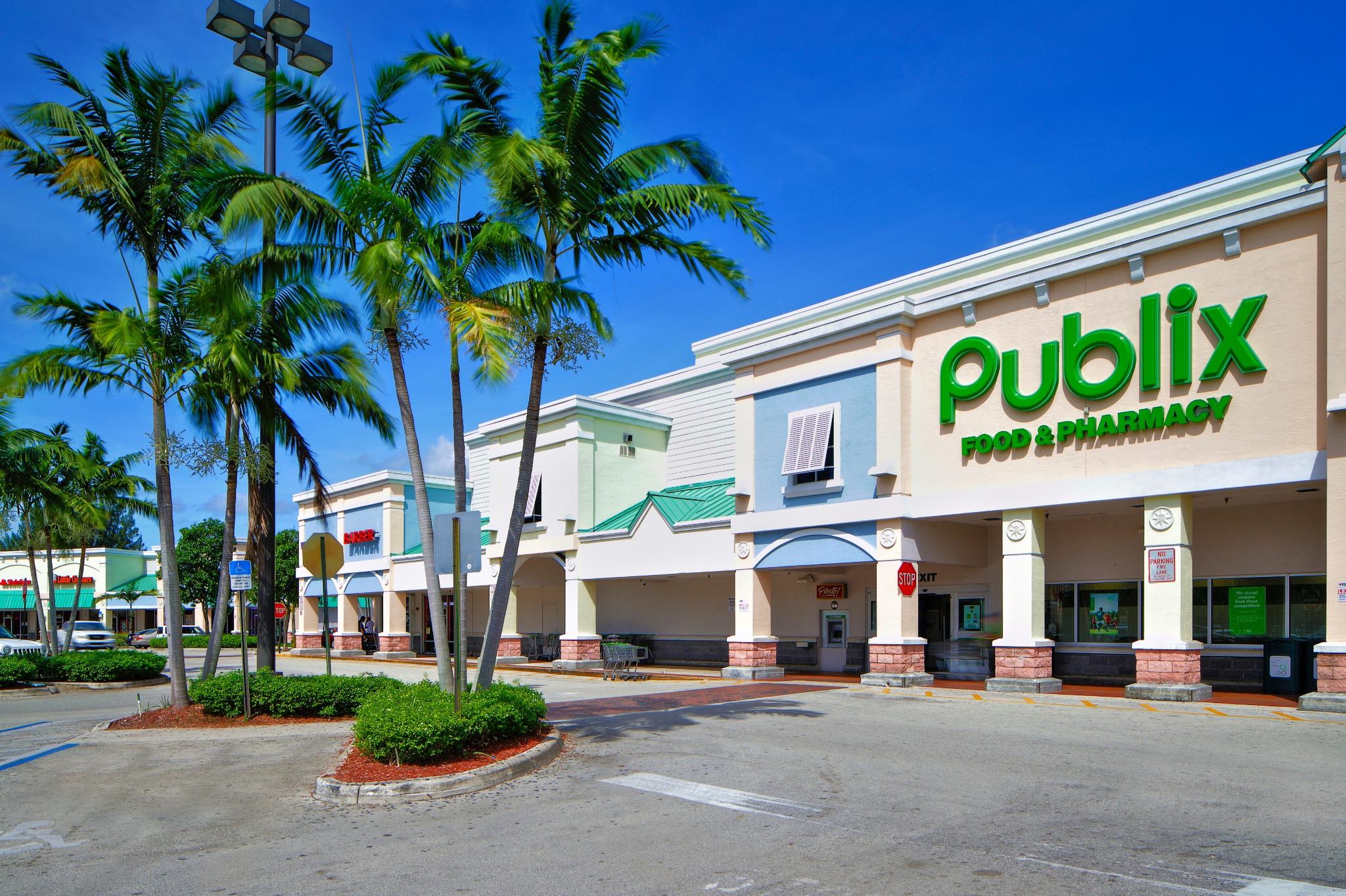 5821-5893 W Oakland Park Blvd, Lauderhill, FL for lease Building Photo- Image 1 of 5