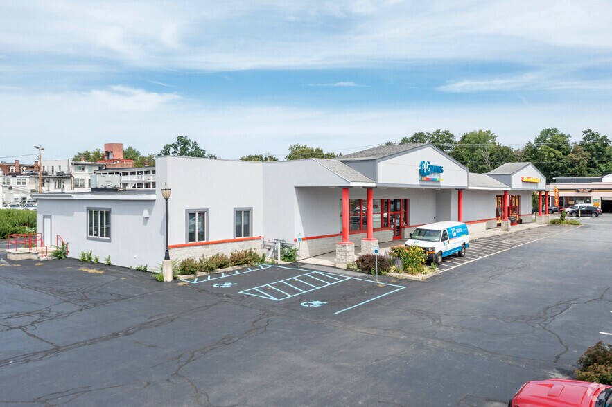 800 Main St, Poughkeepsie, NY à louer - Photo du bâtiment - Image 3 de 3