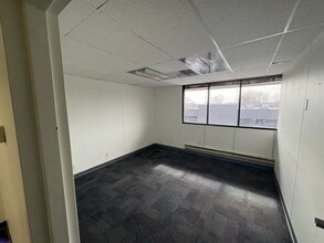 127 Gaither Dr, Mount Laurel, NJ for lease Interior Photo- Image 2 of 3