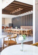 2100-2220 Sauvé Rue O, Mont-Royal, QC for lease Interior Photo- Image 2 of 3