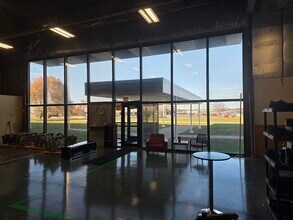 300 Airport Rd, Ames, IA à vendre Photo intérieure- Image 1 de 28