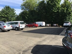 4942 Main St, Bridgeport, CT à louer Photo intérieure- Image 2 de 12