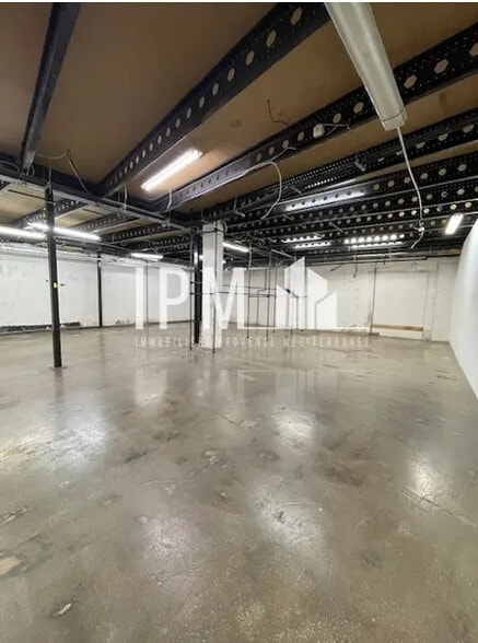 Industrial in Marseille for lease - Building Photo - Image 2 of 8