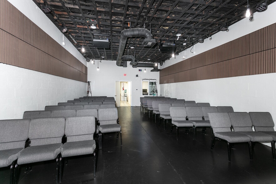 605 Azusa, Azusa, CA for sale - Building Photo - Image 3 of 21