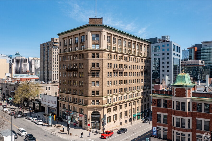 1538 Rue Sherbrooke O, Montréal, QC à louer - Photo du bâtiment - Image 3 de 3