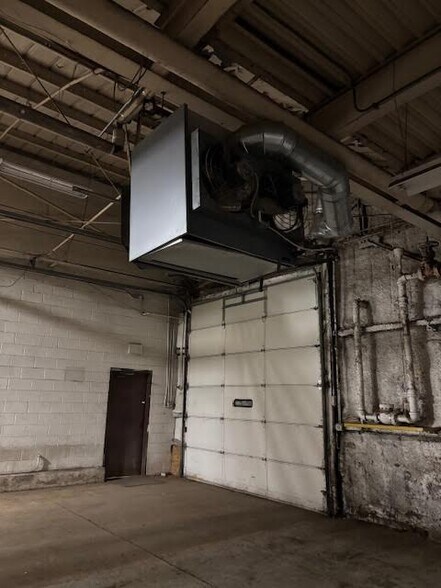 350 S Mill St, Plymouth, MI à louer - Photo du bâtiment - Image 3 de 9