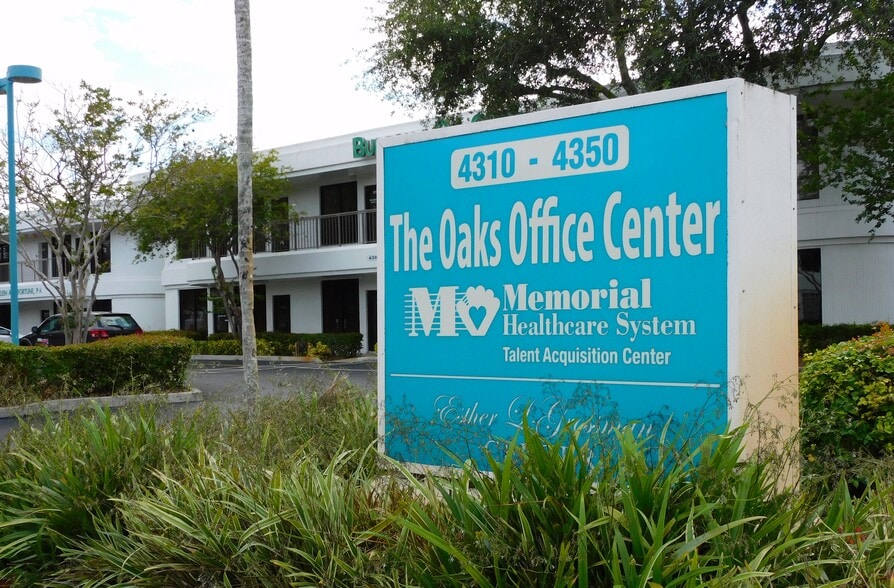 4330 Sheridan St, Hollywood, FL for lease - Building Photo - Image 1 of 12