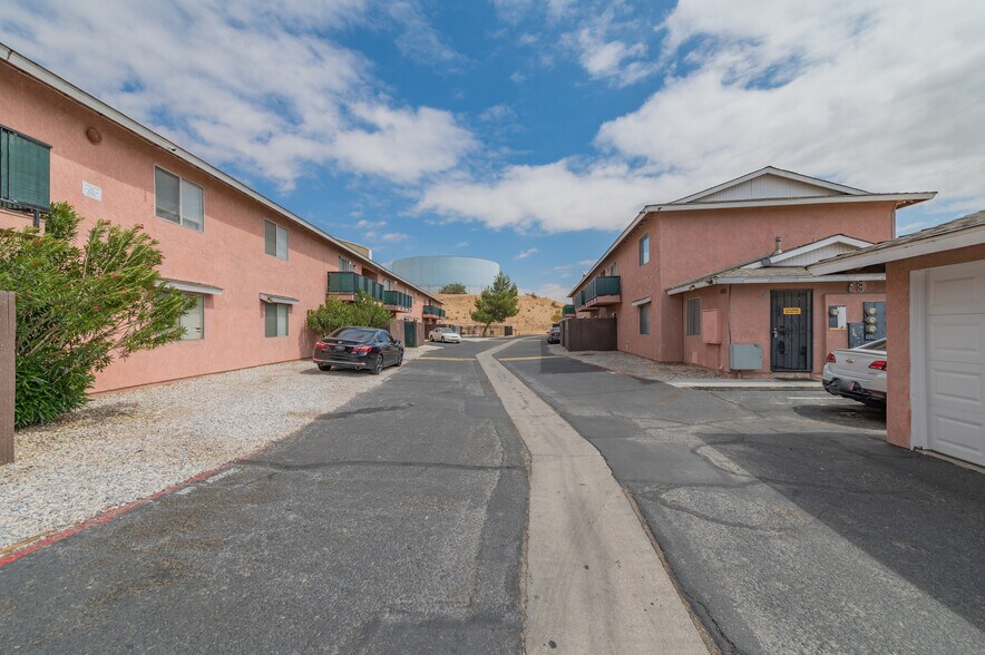 16518 Avalon Ave, Victorville, CA à vendre - Photo du bâtiment - Image 2 de 19