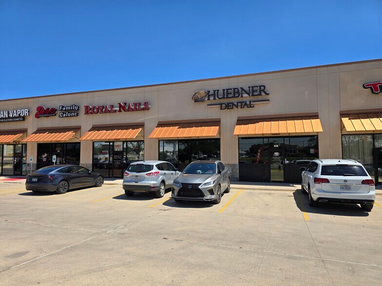 9820 Huebner Rd, San Antonio, TX à louer - Photo du bâtiment - Image 2 de 13
