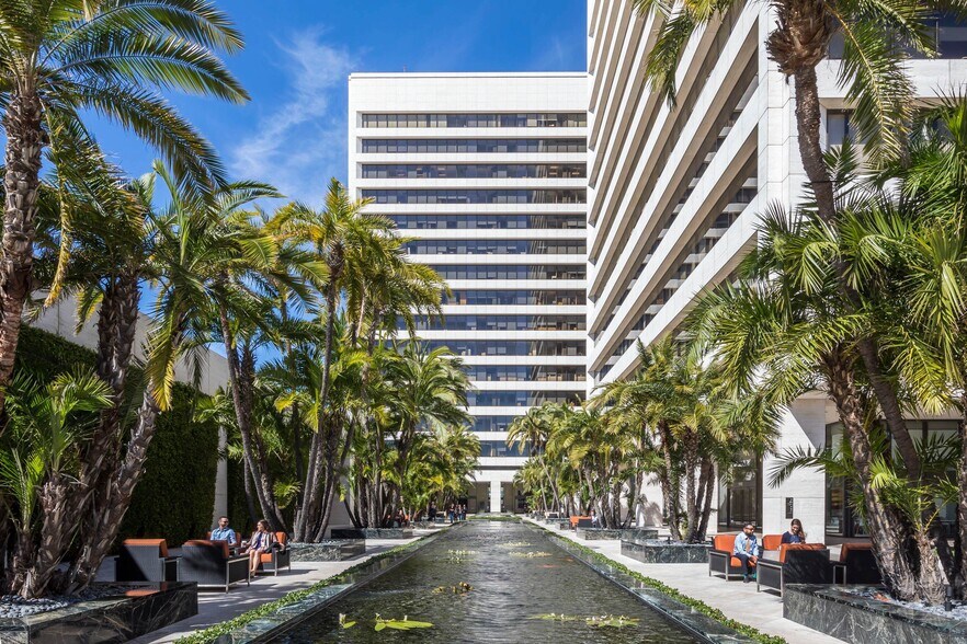 11150 Santa Monica Blvd, Los Angeles, CA à louer - Photo du bâtiment - Image 1 de 20