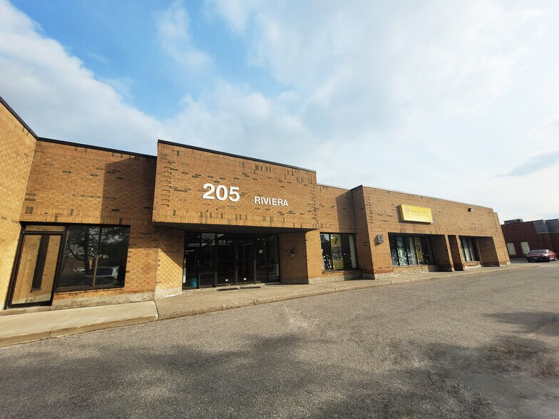 205 Riviera Dr, Markham, ON à louer - Photo du bâtiment - Image 1 de 10