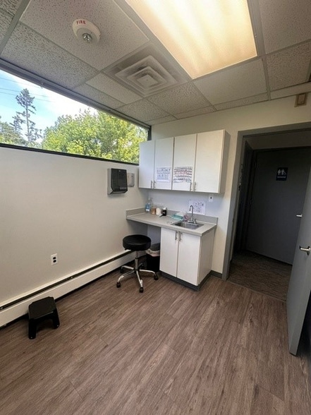 23133 Orchard Lake Rd, Farmington, MI for lease - Building Photo - Image 3 of 8