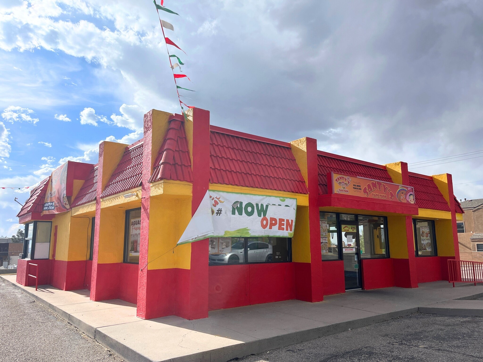 2130-2301 Chelwood Park Blvd NE, Albuquerque, NM à vendre Photo du bâtiment- Image 1 de 11