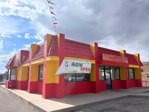 2130-2301 Chelwood Park Blvd NE, Albuquerque, NM à vendre Photo du bâtiment- Image 1 de 11