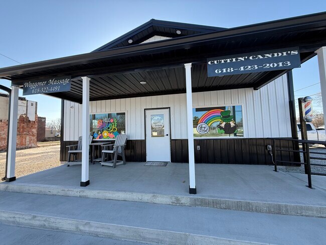 Plus de détails pour 307 S Superior St, Ramsey, IL - Commerce de détail à vendre