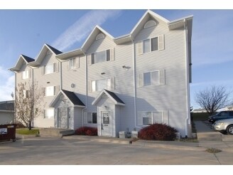 2210 9th St, Coralville, IA for lease Primary Photo- Image 1 of 10