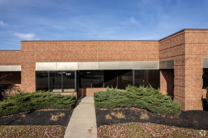 701-719 Brooksedge Plaza Dr, Westerville, OH for lease - Building Photo - Image 3 of 5
