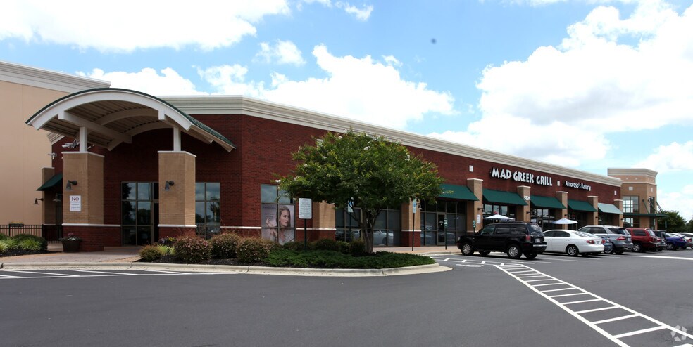 5824 Samet Dr, High Point, NC à louer - Photo du bâtiment - Image 3 de 5