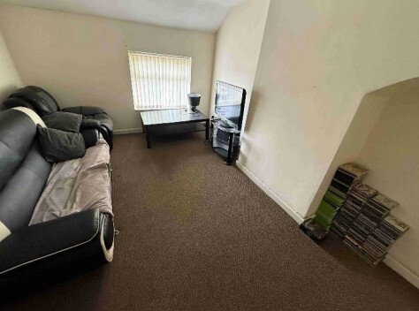 106 High St, Stoke On Trent for sale - Interior Photo - Image 3 of 8