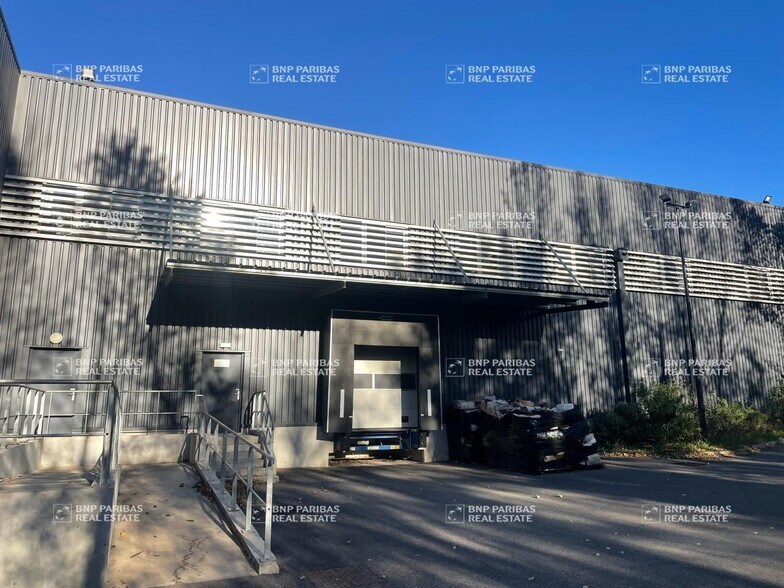 Flex in Aix-en-Provence for lease - Building Photo - Image 1 of 9