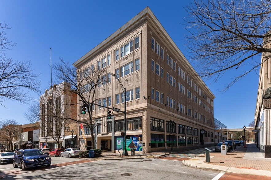 200 S Elm St, Greensboro, NC for lease - Building Photo - Image 1 of 15